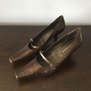 Nine West Brown 2 1/2" heels 10.5M
